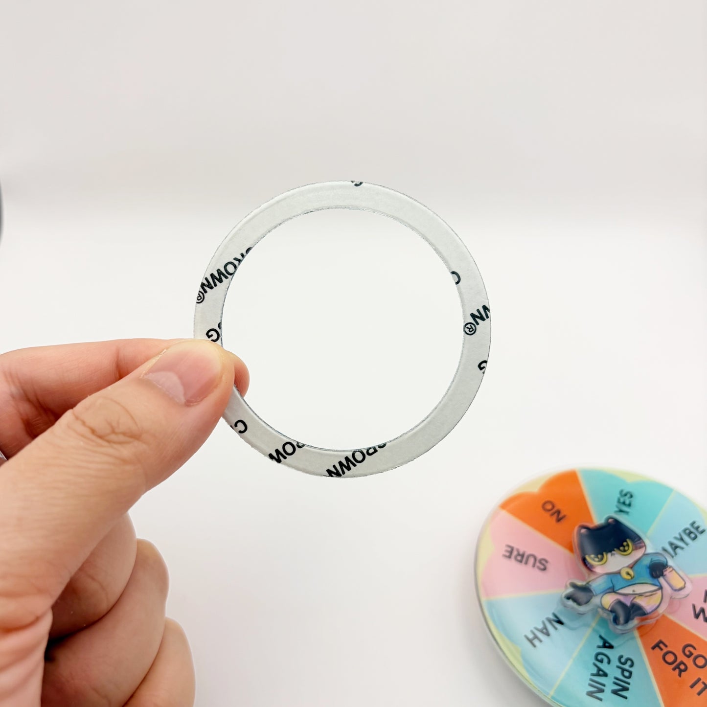 Magnetic Phone Griptok With Mini Rotating Charm - Dandadan