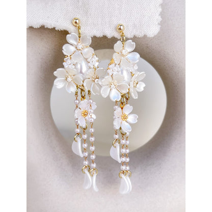 Helmen Henkäys – Earrings
