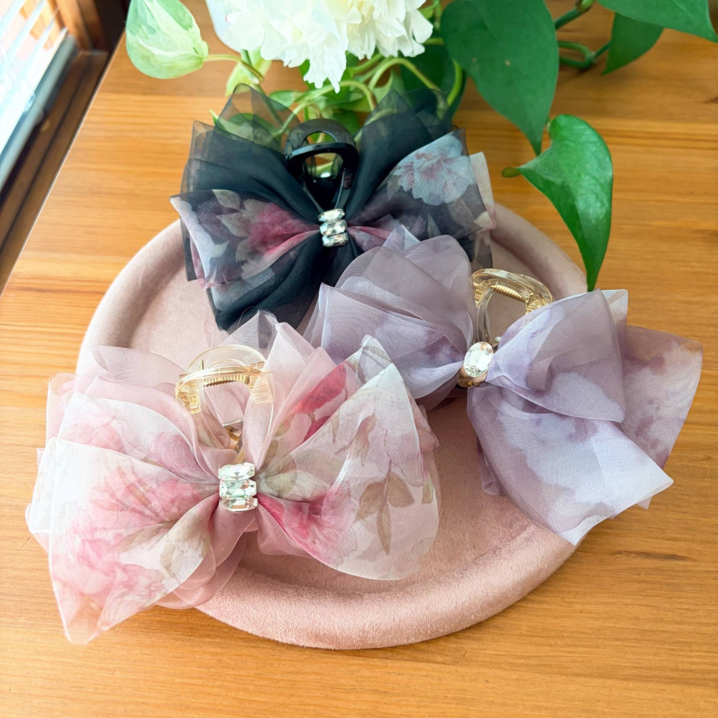 Dreamy Lace Bow – Claw Clip