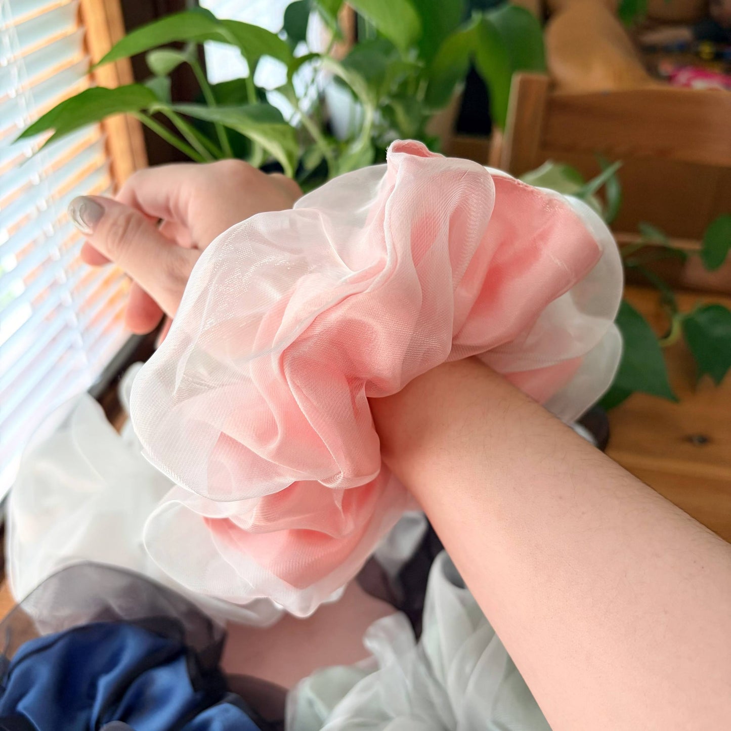 Velvet Aura – Scrunchie