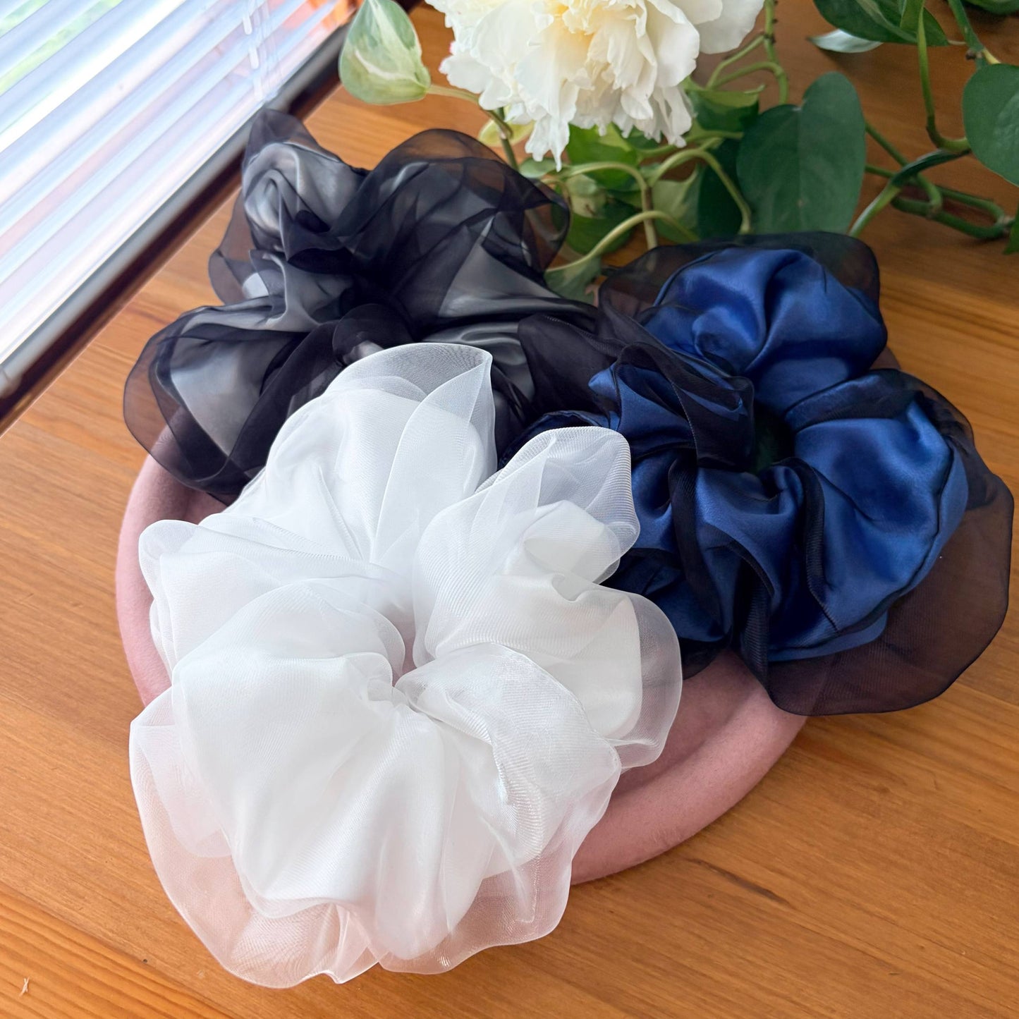 Velvet Aura – Scrunchie