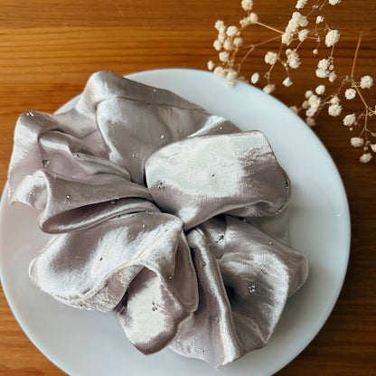Dreamy Satin Kiss – Scrunchie