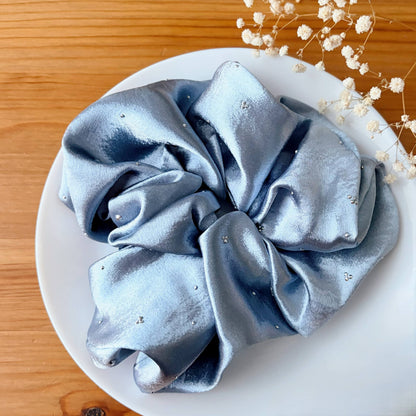 Dreamy Satin Kiss – Scrunchie