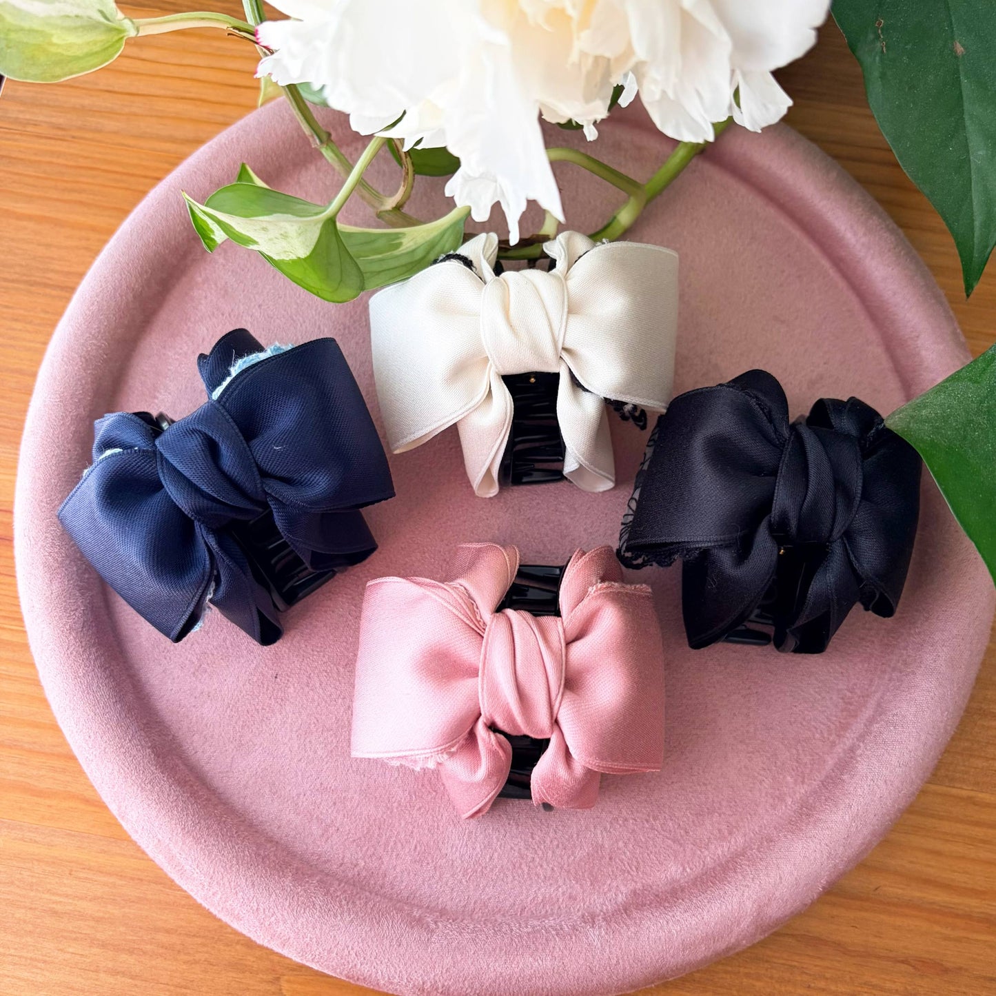 Lovely Lace Bow – Claw Clip