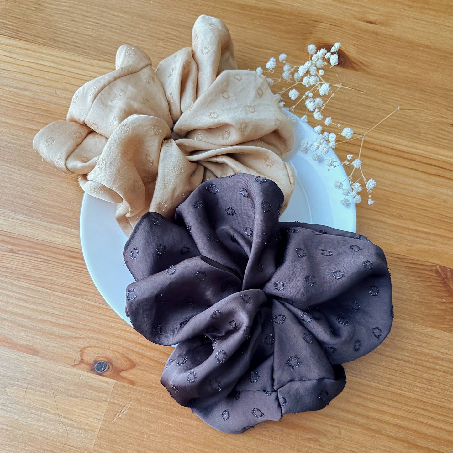 Silk Whisper – Scrunchie