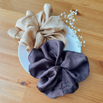 Silk Whisper – Scrunchie