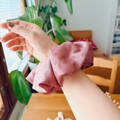 Silk Whisper – Scrunchie